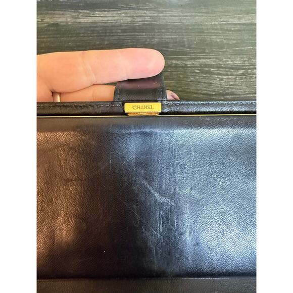 CHANEL Coco Mark Vintage Clasp Black Bi-Fold Caviar Skin Wallet - Picture 5 of 10